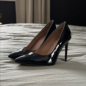 Jennifer Lopez Shiny Black Heels